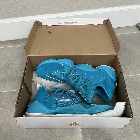 Athletic_Shoes